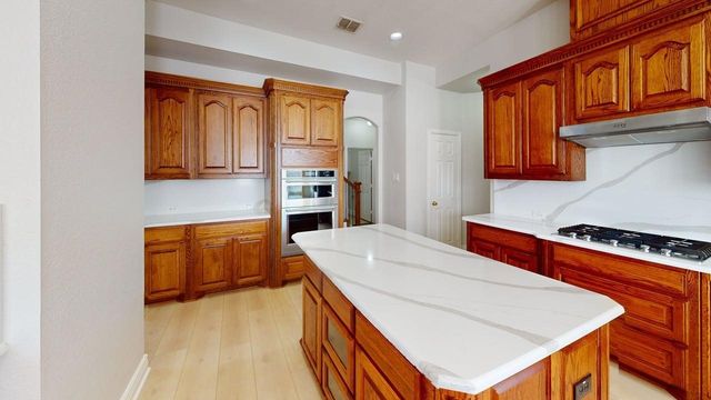 1020 Thorncliff Trail, Irving, TX 75063