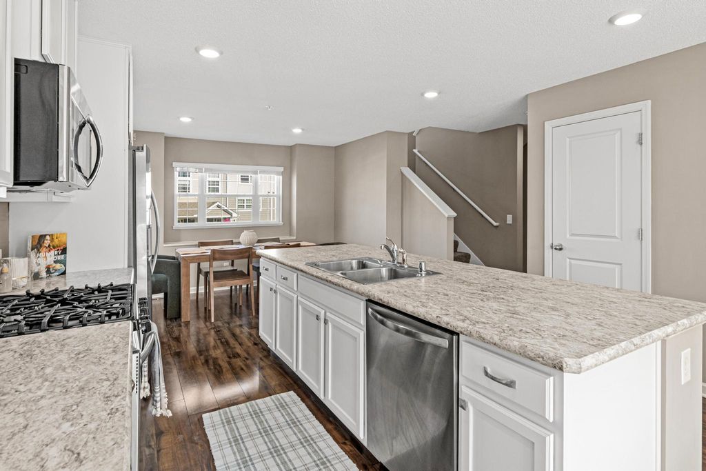 7561 Woods Edge Boulevard, Circle Pines, MN 55014 — photo 4
