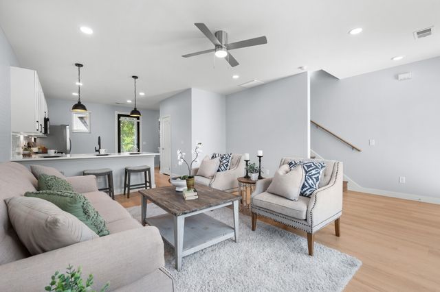 702 Laura Ward Pl, Lebanon, TN 37087