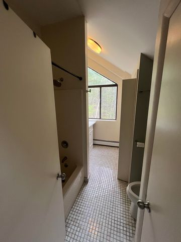60 Franklin Heights, Rochester, NH 03867