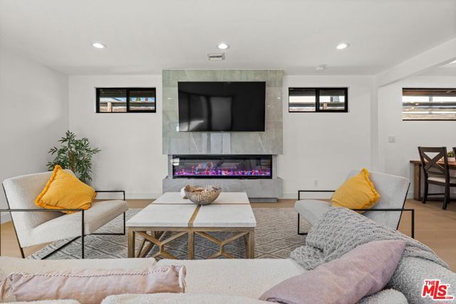 5253 Buffalo Avenue, Sherman Oaks, CA 91401