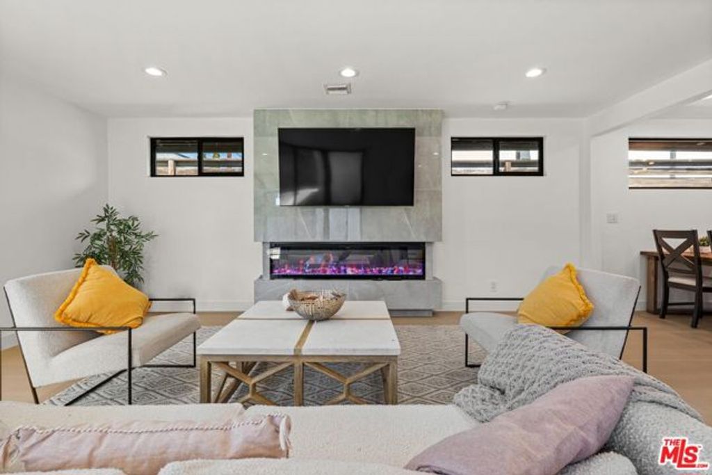 5253 Buffalo Avenue, Sherman Oaks, CA 91401