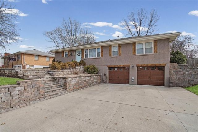 920 SW 14th Street Terrace, Blue Springs, MO 64015