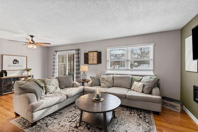 920 SW 14th Street Terrace, Blue Springs, MO 64015