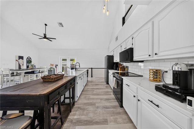 5191 Coral Wood DR, Naples, FL 34119