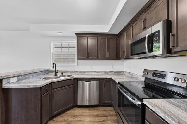 832 Crestone Ln, Clarksville, TN 37042
