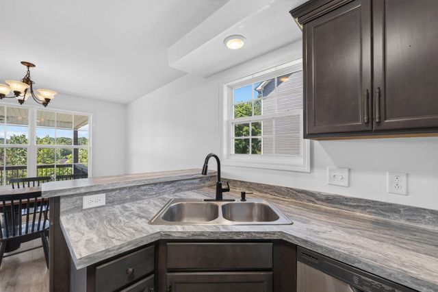 832 Crestone Ln, Clarksville, TN 37042