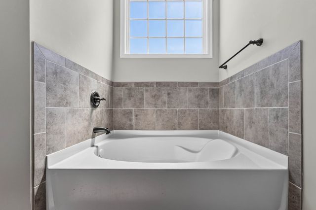 832 Crestone Ln, Clarksville, TN 37042