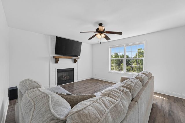 832 Crestone Ln, Clarksville, TN 37042