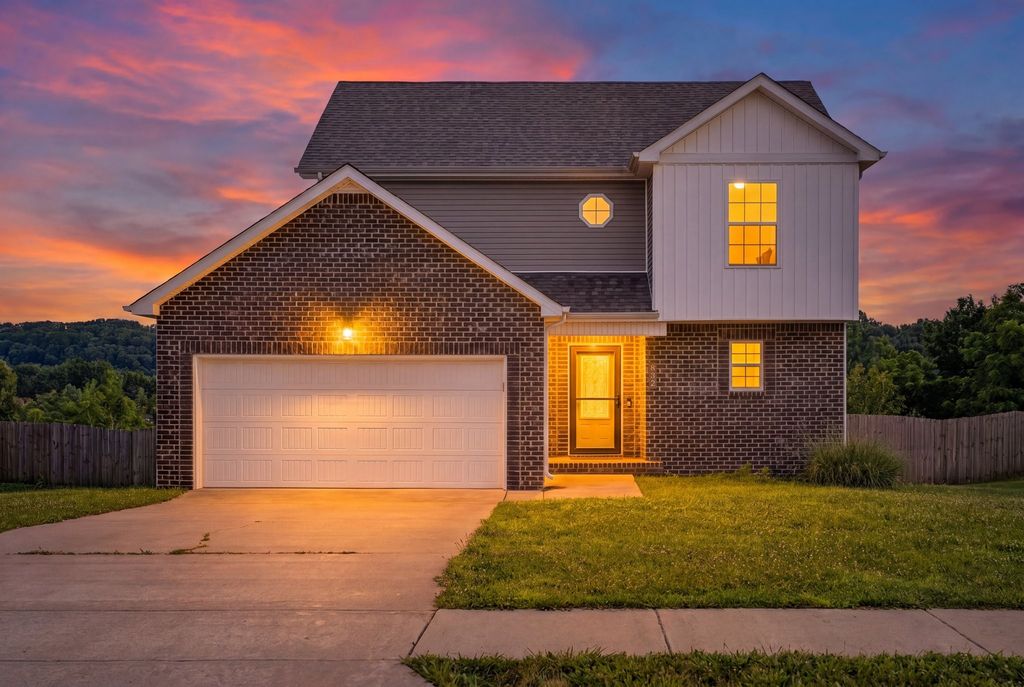 832 Crestone Ln, Clarksville, TN 37042