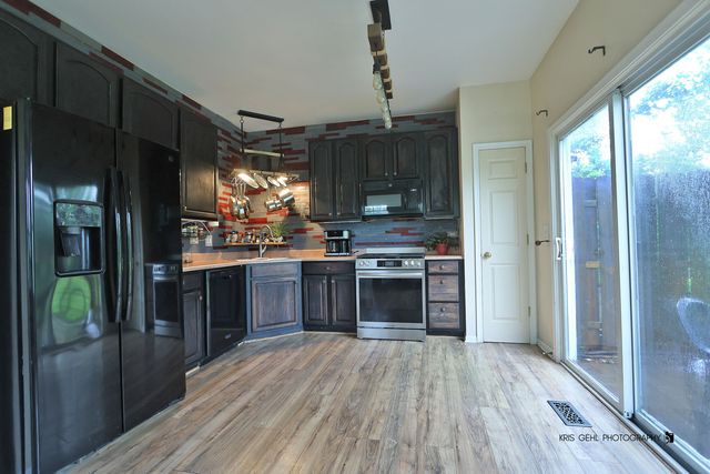 91 E Haines Drive 9, Hainesville, IL 60030