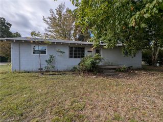 1001 Burton Avenue, High Point, NC 27262