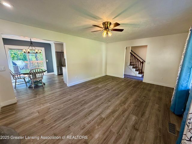 229 Williamsburg Road, Lansing, MI 48917