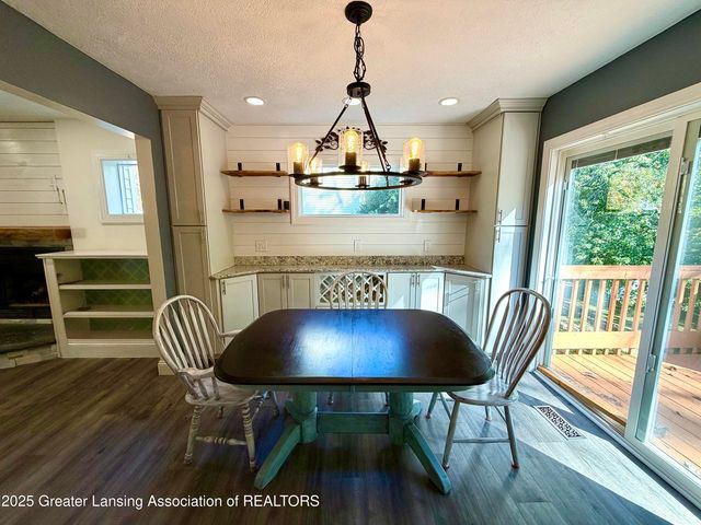 229 Williamsburg Road, Lansing, MI 48917