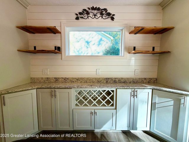 229 Williamsburg Road, Lansing, MI 48917