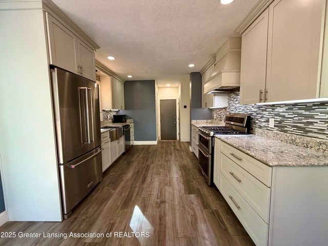 229 Williamsburg Road, Lansing, MI 48917