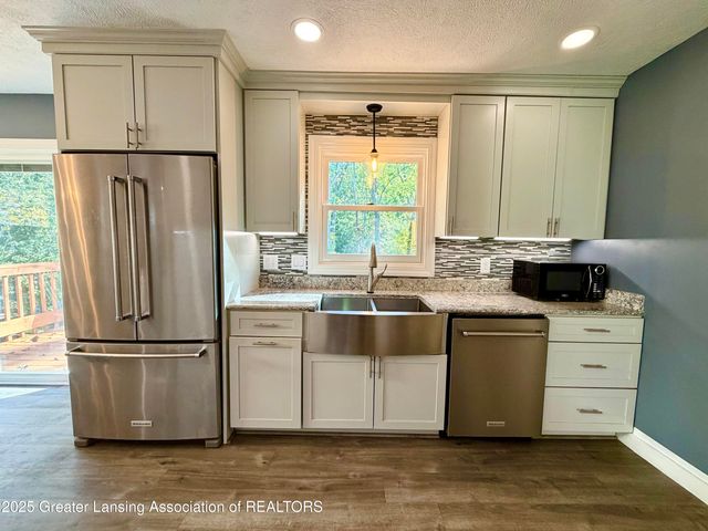 229 Williamsburg Road, Lansing, MI 48917