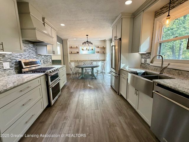 229 Williamsburg Road, Lansing, MI 48917