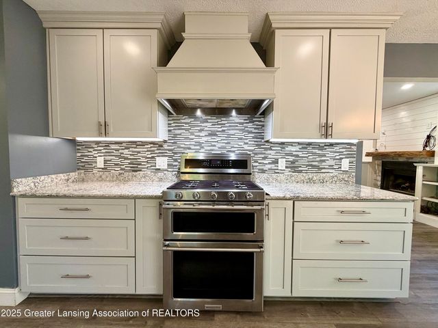 229 Williamsburg Road, Lansing, MI 48917