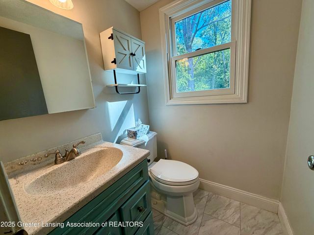 229 Williamsburg Road, Lansing, MI 48917