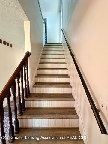 229 Williamsburg Road, Lansing, MI 48917