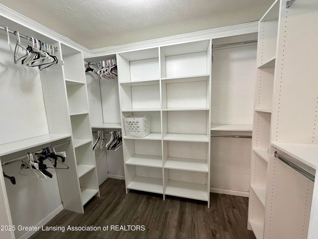 229 Williamsburg Road, Lansing, MI 48917