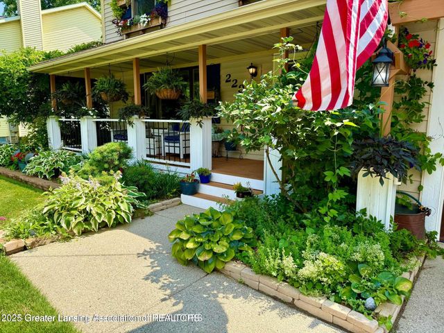 229 Williamsburg Road, Lansing, MI 48917