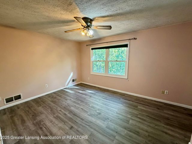 229 Williamsburg Road, Lansing, MI 48917