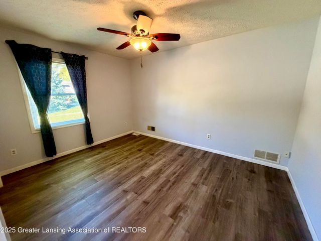 229 Williamsburg Road, Lansing, MI 48917