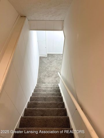 229 Williamsburg Road, Lansing, MI 48917