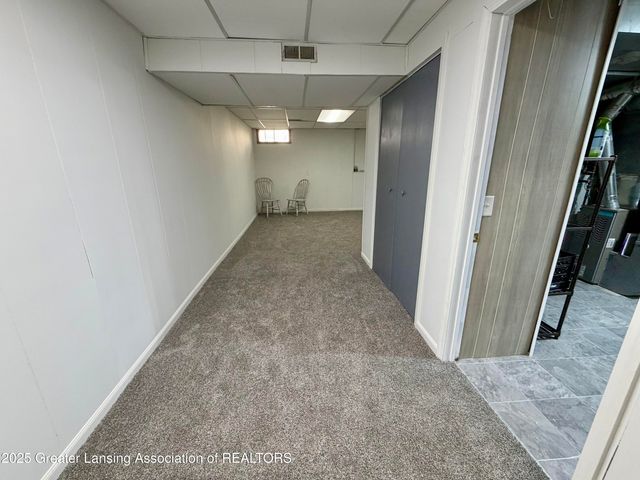 229 Williamsburg Road, Lansing, MI 48917