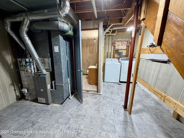 229 Williamsburg Road, Lansing, MI 48917