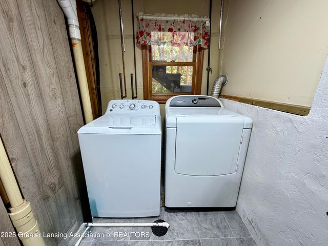 229 Williamsburg Road, Lansing, MI 48917