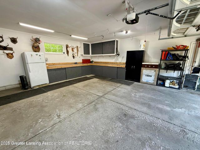 229 Williamsburg Road, Lansing, MI 48917