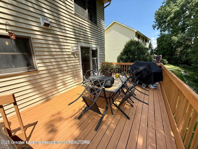 229 Williamsburg Road, Lansing, MI 48917