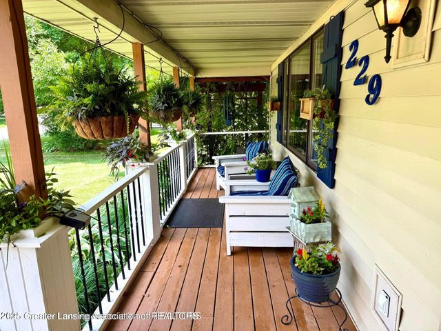 229 Williamsburg Road, Lansing, MI 48917