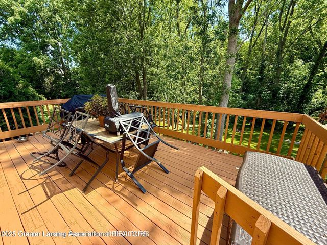 229 Williamsburg Road, Lansing, MI 48917