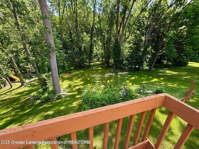 229 Williamsburg Road, Lansing, MI 48917