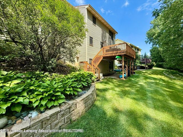 229 Williamsburg Road, Lansing, MI 48917