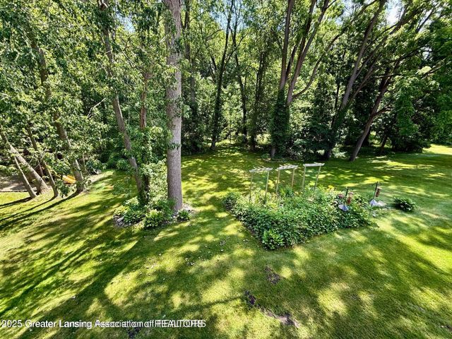 229 Williamsburg Road, Lansing, MI 48917