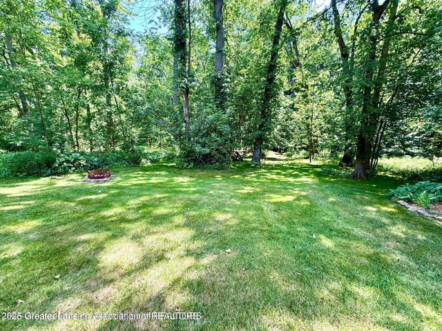 229 Williamsburg Road, Lansing, MI 48917