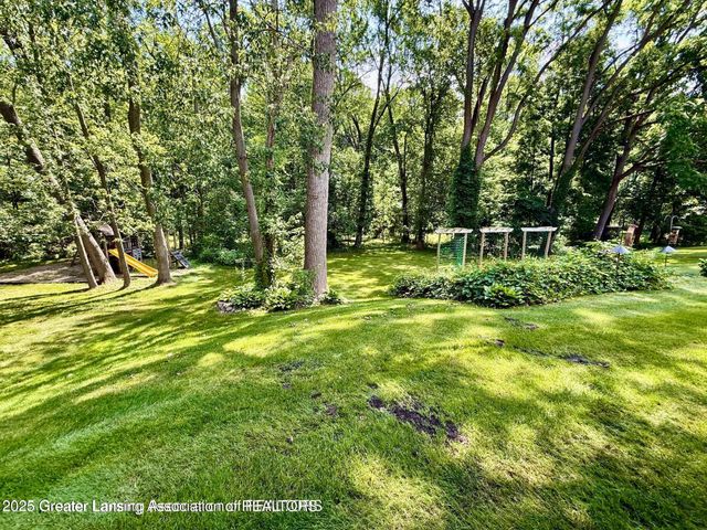 229 Williamsburg Road, Lansing, MI 48917