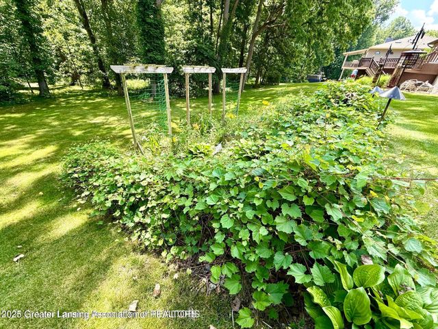 229 Williamsburg Road, Lansing, MI 48917