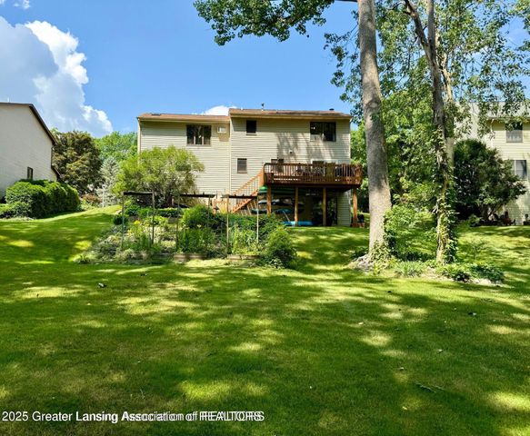 229 Williamsburg Road, Lansing, MI 48917