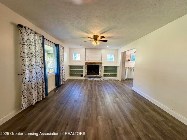 229 Williamsburg Road, Lansing, MI 48917