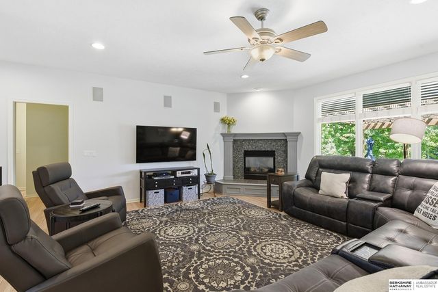 19502 Jones Street, Omaha, NE 68022