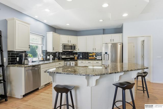 19502 Jones Street, Omaha, NE 68022
