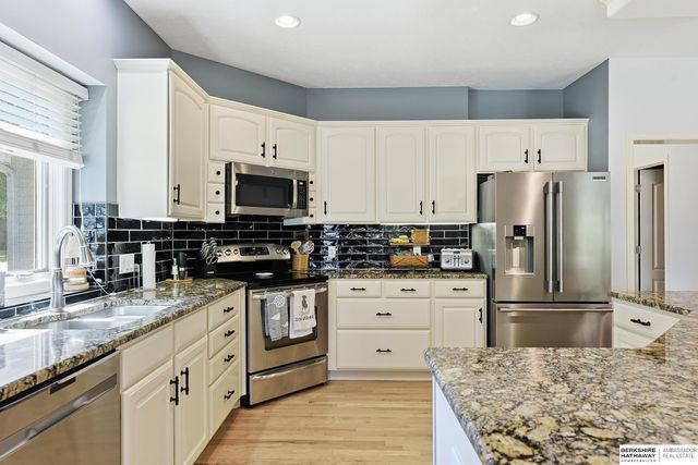 19502 Jones Street, Omaha, NE 68022
