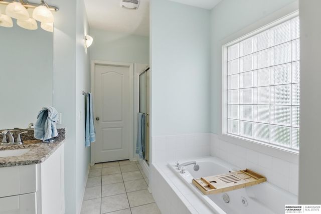 19502 Jones Street, Omaha, NE 68022