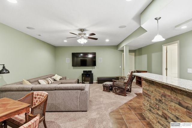 19502 Jones Street, Omaha, NE 68022